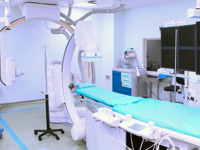 طاولة عمليات جراحية